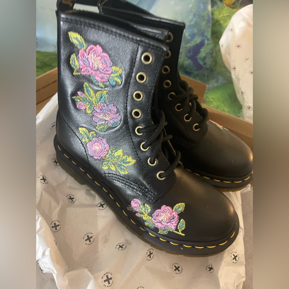 Dr. Martens 1460 Vonda II Flower Embroidered Boot (Women), Size 5US/ 3UK, NWT - Picture 11 of 13